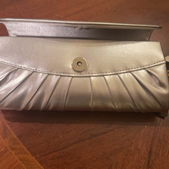 Fioni Silvet Evening Clutch Bag NWT - Picture 4 of 5